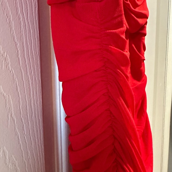 Super cute red dress in size M with adjustable straps! Brand new condition ๐๐ฝ - Picture 4 of 4